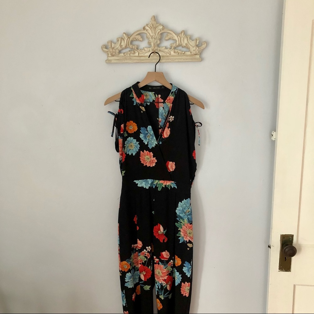 ✨ Zara floral jumpsuit
